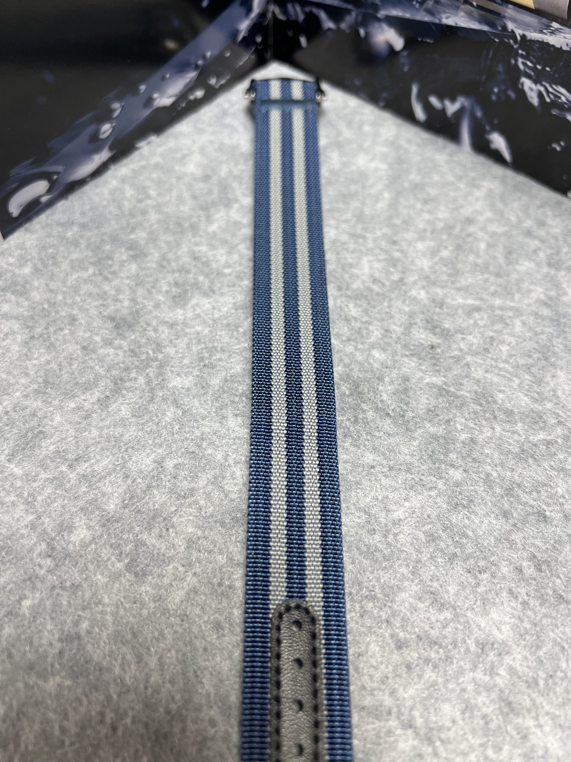 NATO strap med spenne marine blå / grå 20mm