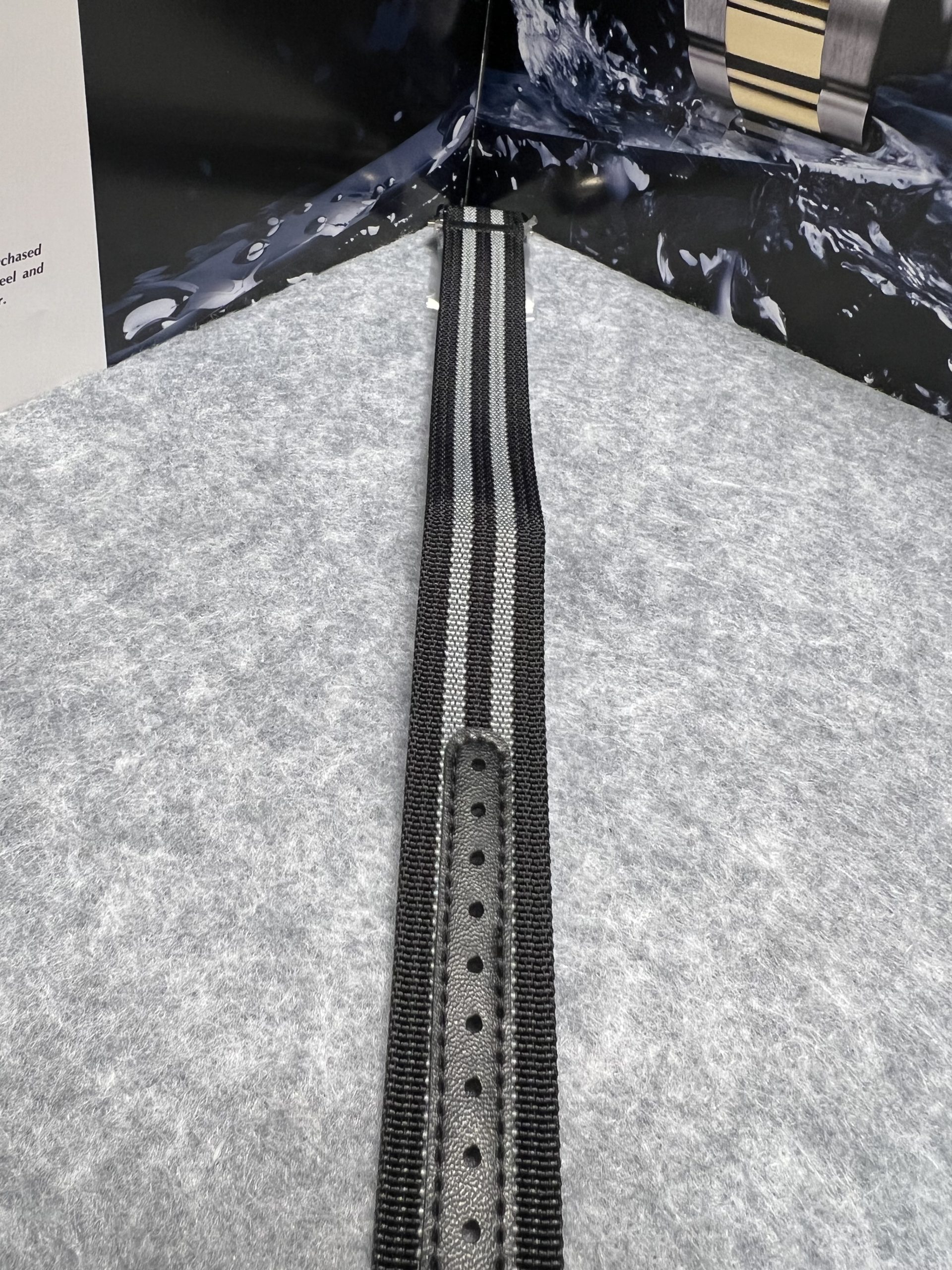 NATO strap med spenne sort / grå 20mm