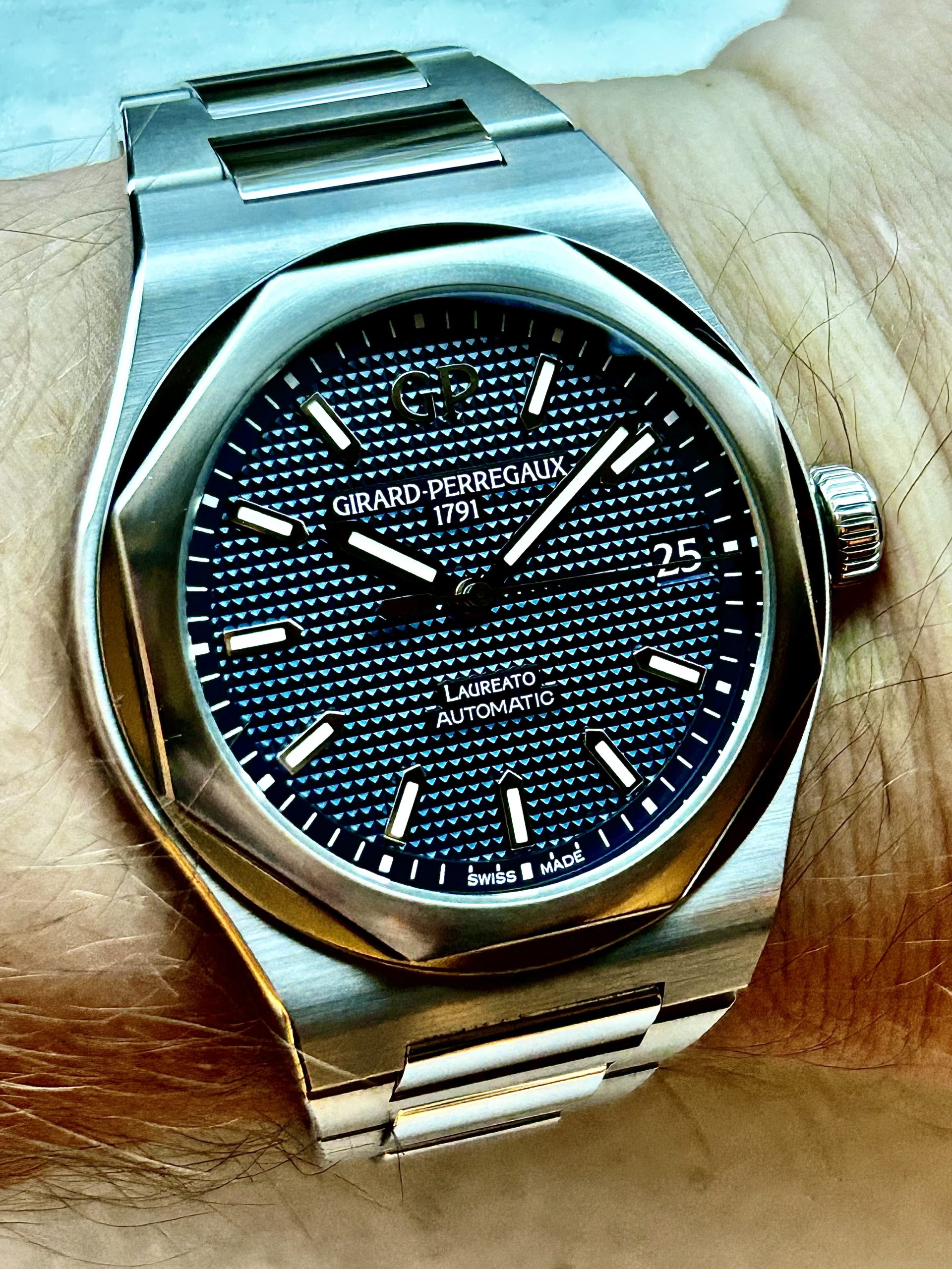 Solgt - Girard-Perregaux Laureato 42 mm – 2022
